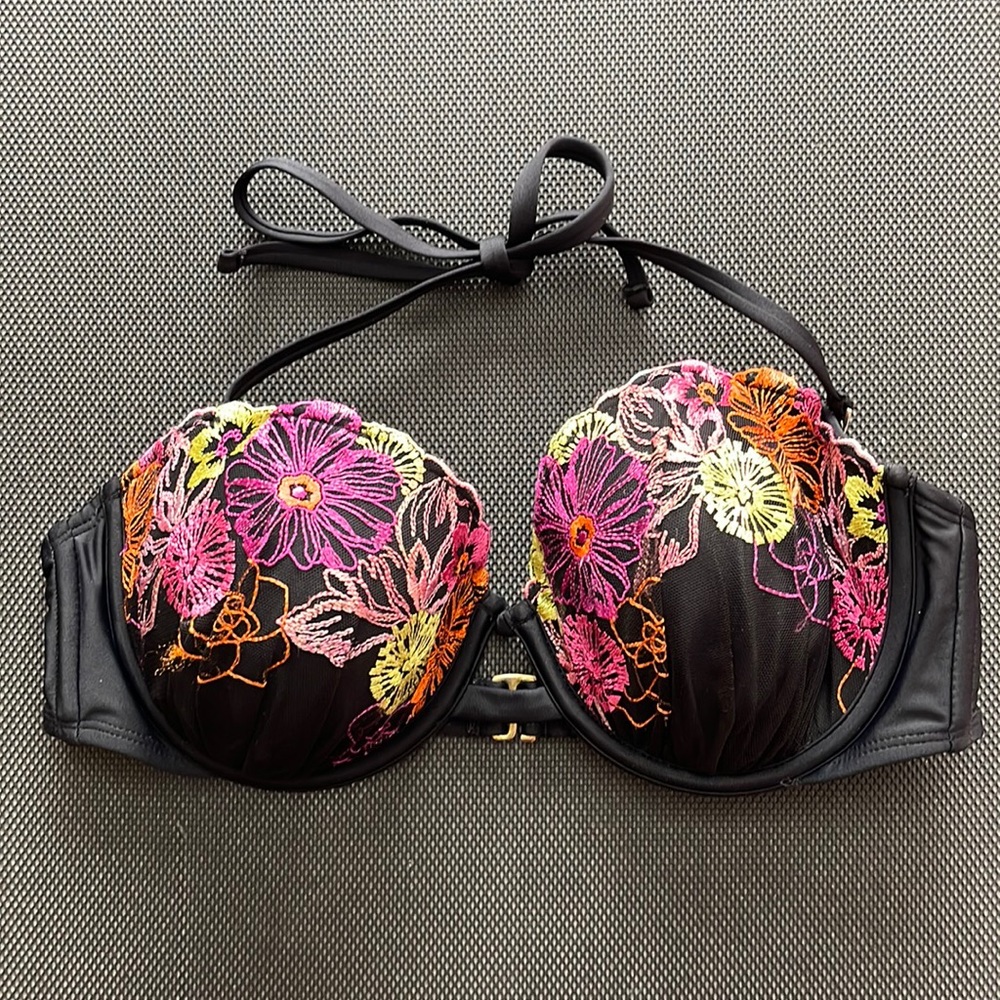 Bikini top size large with flower detail